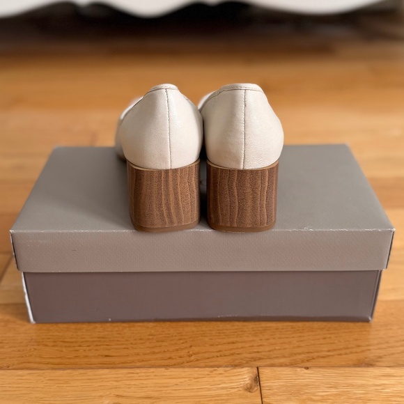 Franco Sarto Neveah Leather Pumps in Putty | Size 7 - Picture 4 of 6